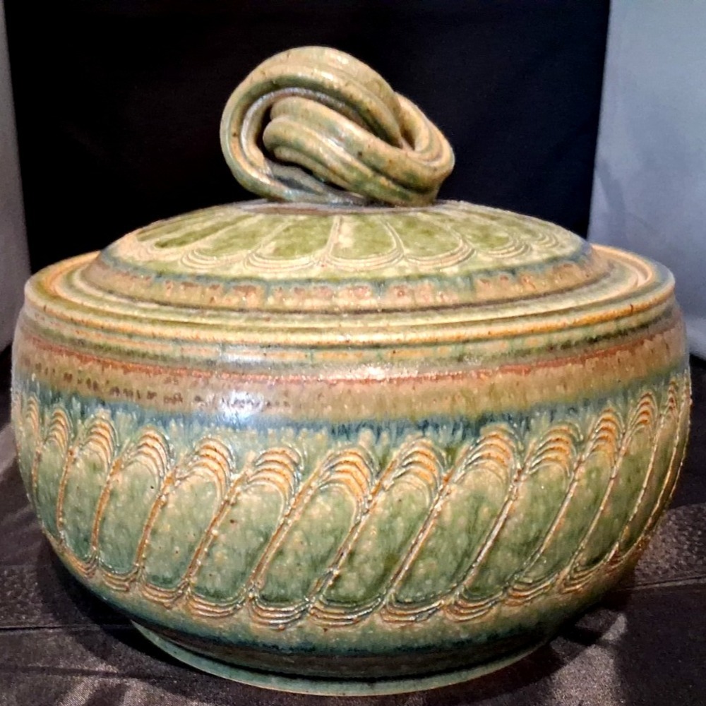 Signed "Sheard" Stoneware Casserole Dish w/Knot Lid, Wheel Thrown Studio Pottery